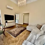 Contesso Luxury Apartment
